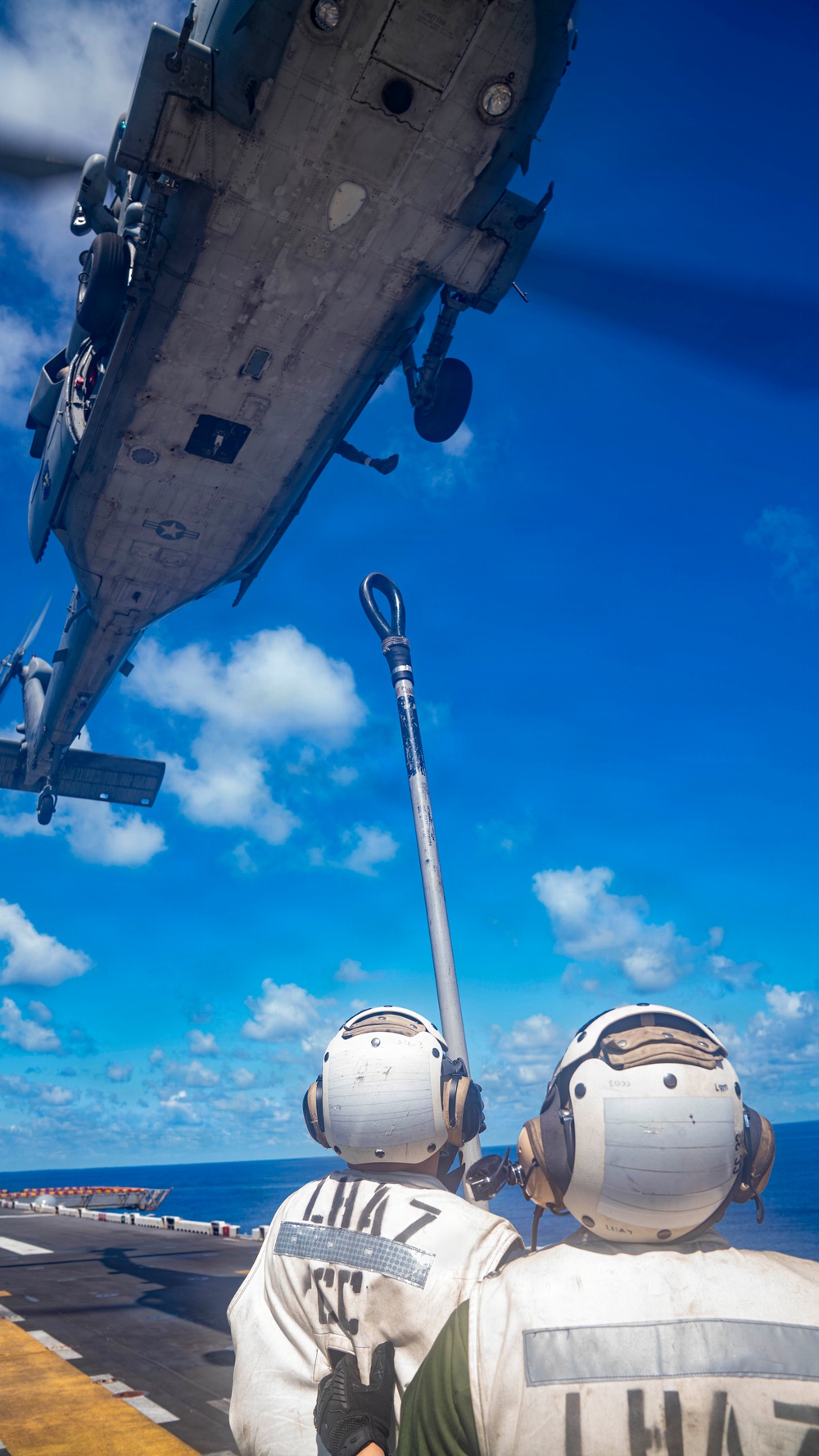 USS Tripoli Sailors Conducts Vertrep Training