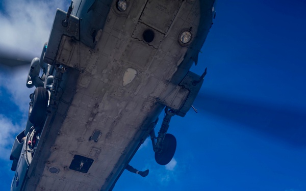 USS Tripoli Sailors Conducts Vertrep Training