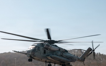 HMH-466, 12th LLB train in external lifts