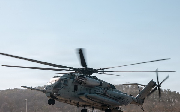 HMH-466, 12th LLB train in external lifts