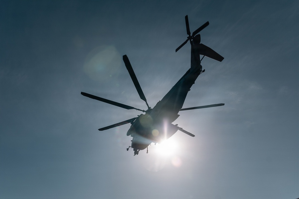 HMH-466, 12th LLB train in external lifts