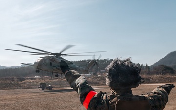 HMH-466, 12th LLB train in external lifts