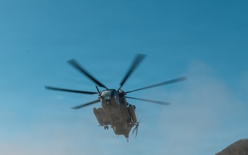 HMH-466, 12th LLB train in external lifts