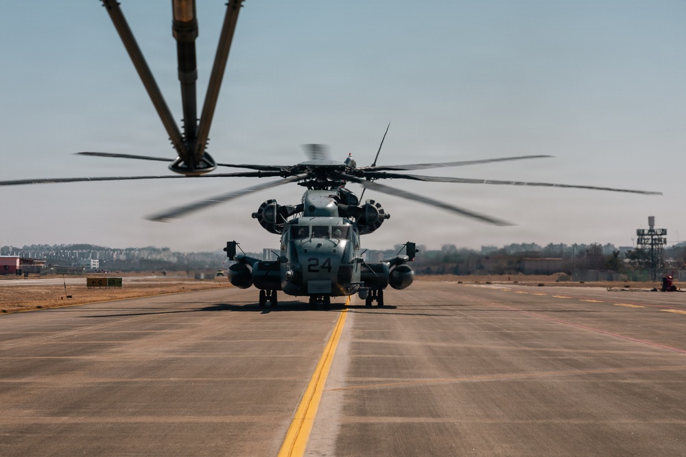 HMH-466, 12th LLB train in external lifts