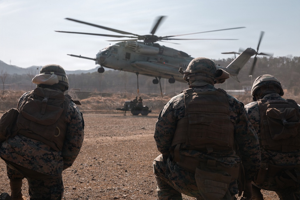 HMH-466, 12th LLB train in external lifts