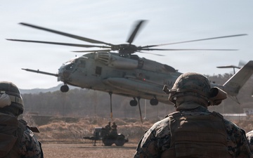 HMH-466, 12th LLB train in external lifts