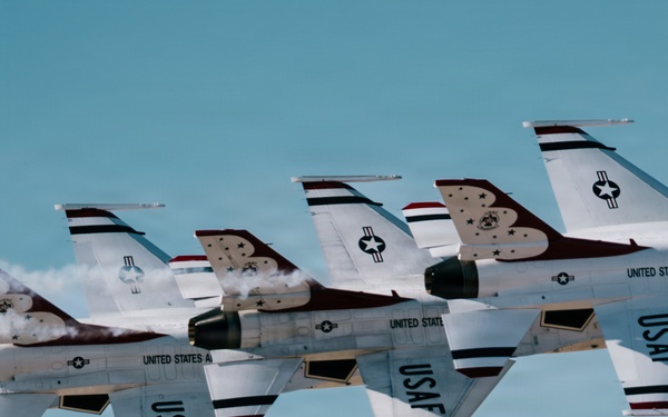 Blue Angels and Thunderbirds take to the skies during Luke Days 2026
