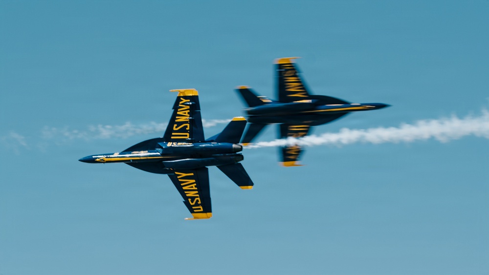 Blue Angels and Thunderbirds take to the skies during Luke Days 2026