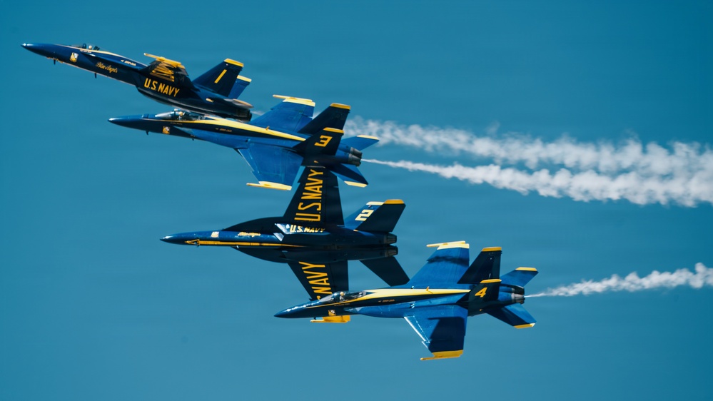 Blue Angels and Thunderbirds take to the skies during Luke Days 2026