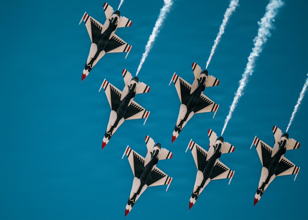 Blue Angels and Thunderbirds take to the skies during Luke Days 2026