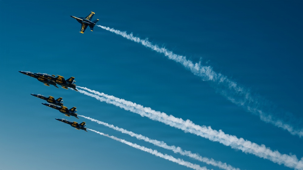 Blue Angels and Thunderbirds take to the skies during Luke Days 2026