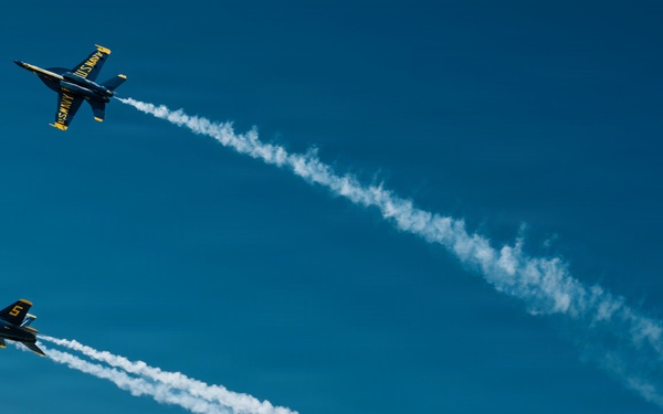 Blue Angels and Thunderbirds take to the skies during Luke Days 2026