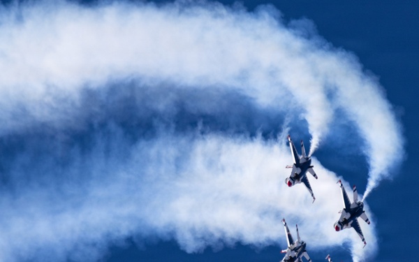 Diamond in the sky: Thunderbirds fly over the Luke Days 2026 airshow