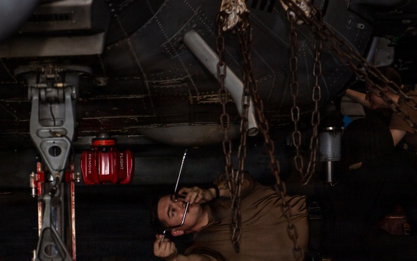 Nimitz Conducts Daily Maintenance