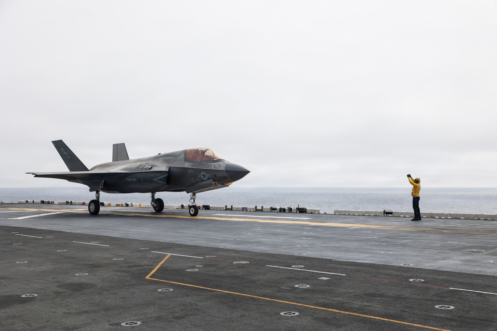 11th MEU Marines, Sailors Conduct Flight Operations Aboard USS Boxer
