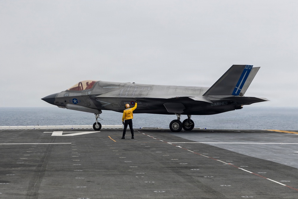 11th MEU Marines, Sailors Conduct Flight Operations Aboard USS Boxer