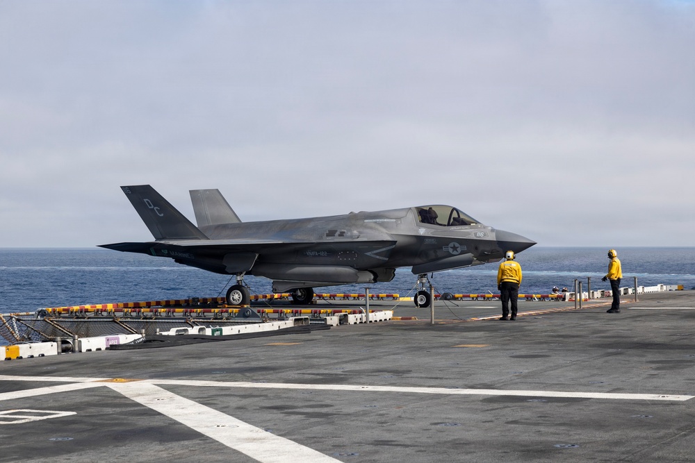 11th MEU Marines, Sailors Conduct Flight Operations Aboard USS Boxer
