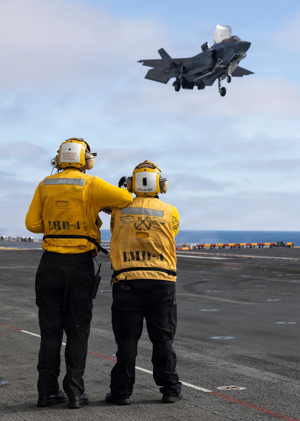 11th MEU Marines, Sailors Conduct Flight Operations Aboard USS Boxer