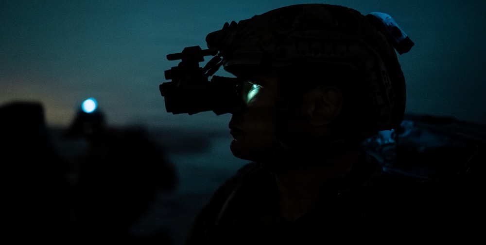 EOD Technicians Conduct Night-time Over-the-Beach Clearance