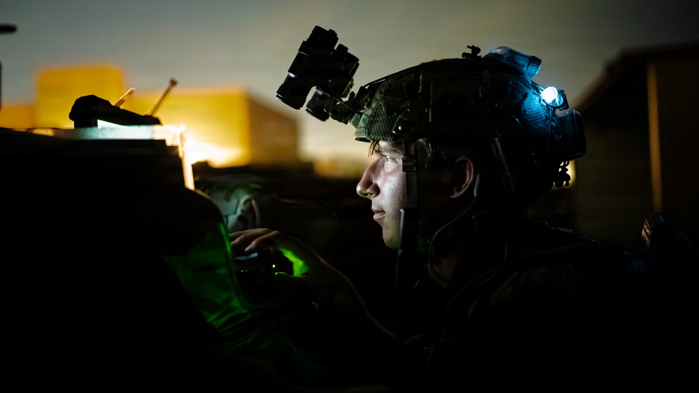 EOD Technicians Conduct Night-time Over-the-Beach Clearance