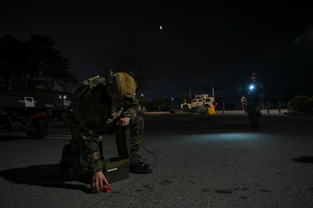 8th CES EOD team clears the blast zone during FS26