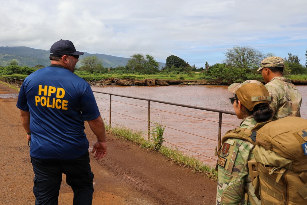Hawaii National Guard CERF-P assists with the Waialua flood response