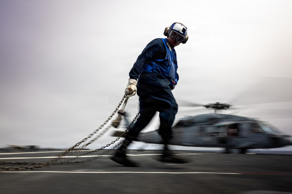 11th MEU Marines, Sailors Conduct Flight Deck Operations Aboard USS Comstock
