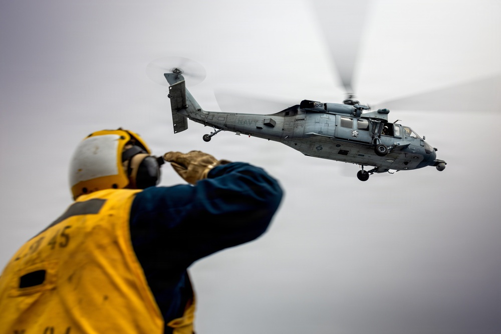 11th MEU Marines, Sailors Conduct Flight Deck Operations Aboard USS Comstock