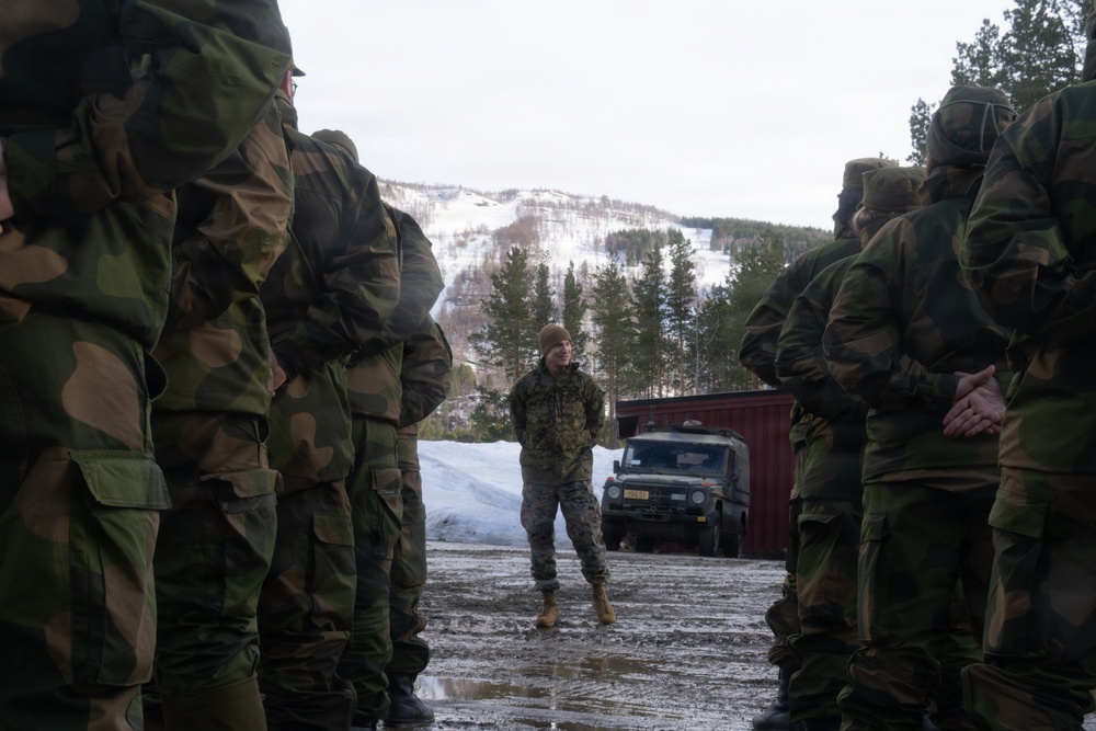 CORE26 | U.S. Marine Corps Commander Coins Norwegian Soldiers at Cold Response 26
