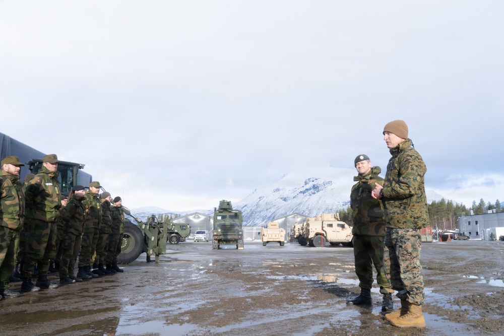 CORE26 | U.S. Marine Corps Commander Coins Norwegian Soldiers at Cold Response 26