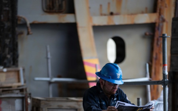 Ike Conducts Planned Incremental Availability maintenance period