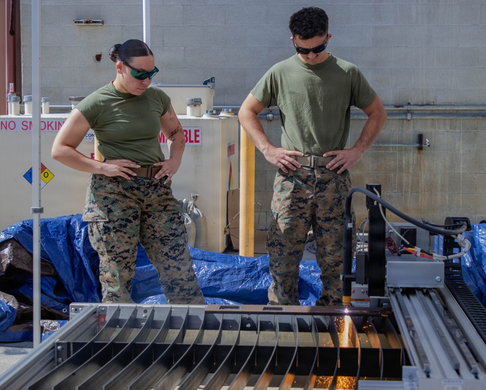 MARCORSYSCOM Provides New Equipment Training to 1st MLG Marines