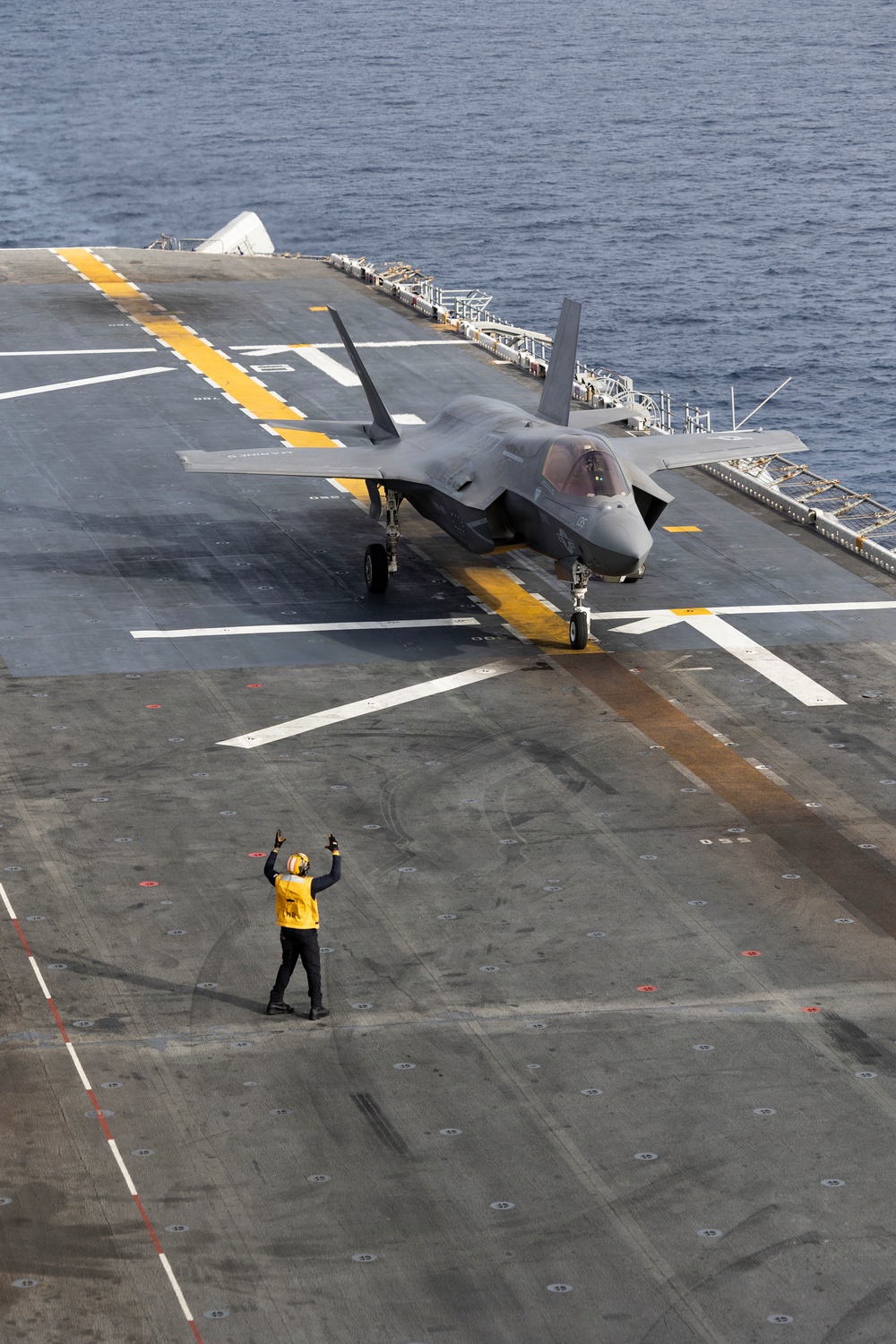 11th MEU Marines, Sailors Conduct Flight Operations Aboard USS Boxer