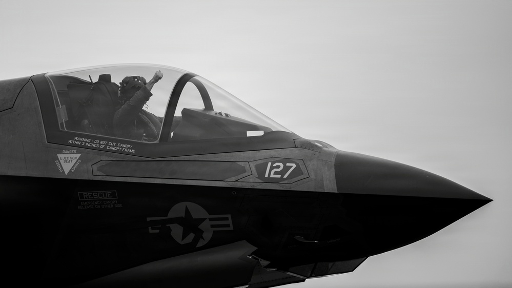 11th MEU Marines, Sailors Conduct Flight Operations Aboard USS Boxer