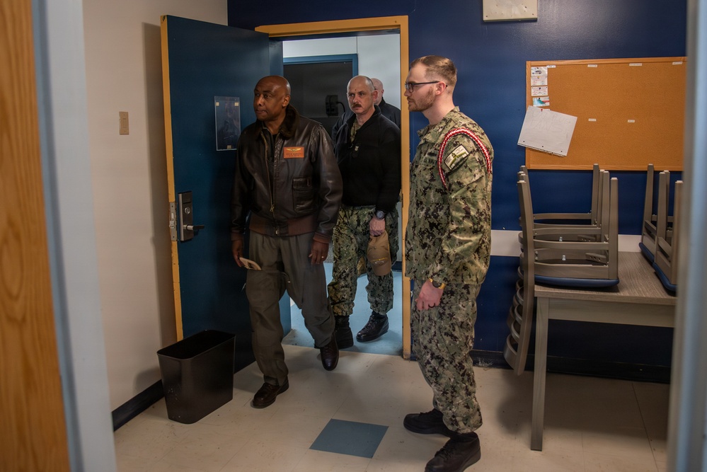Commander, Navy Region Mid-Atlantic Tours Naval Station Great Lakes Barracks