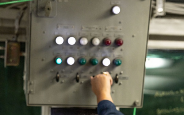 USS Iwo Jima Sailors Conduct Amphibious Operations from Well Deck Control