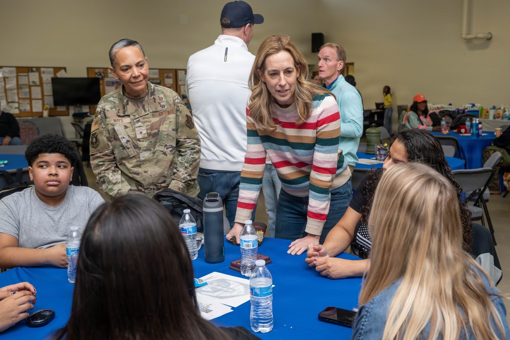 Gov. Mikie Sherrill visits NJDMA Soldier and Family Readiness Group