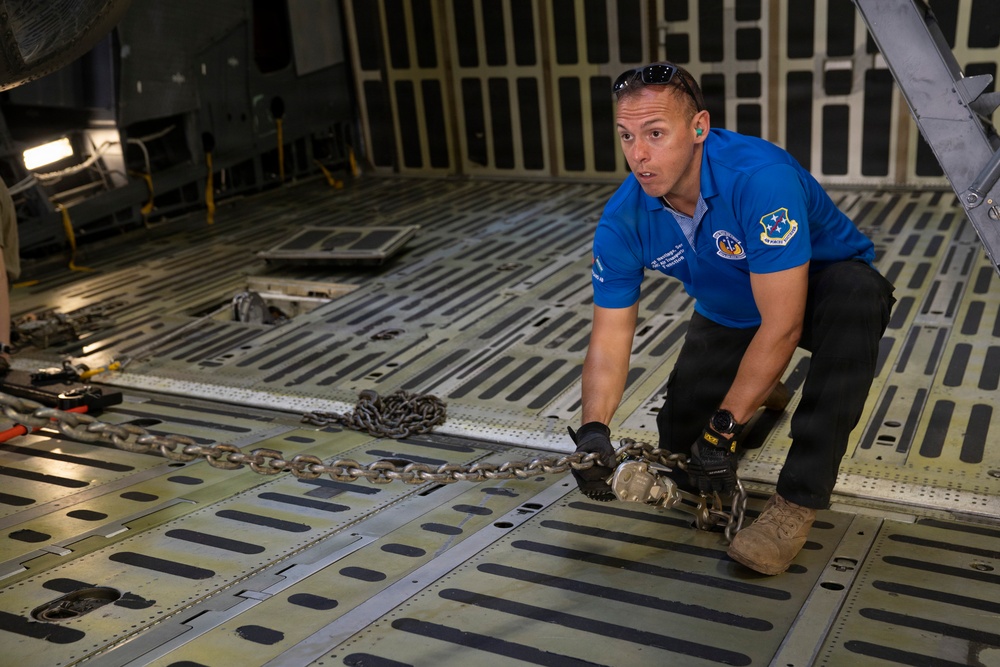 Joint Task Force-Bravo Transitions to UH-60M with Help of 22nd AS