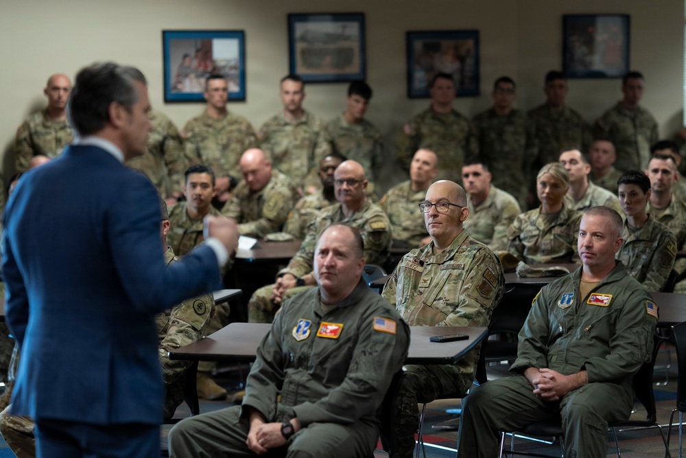 POTUS, SW Participate in Memphis Making America Safe Again Roundtable, SW Meets with Air Guard Troops