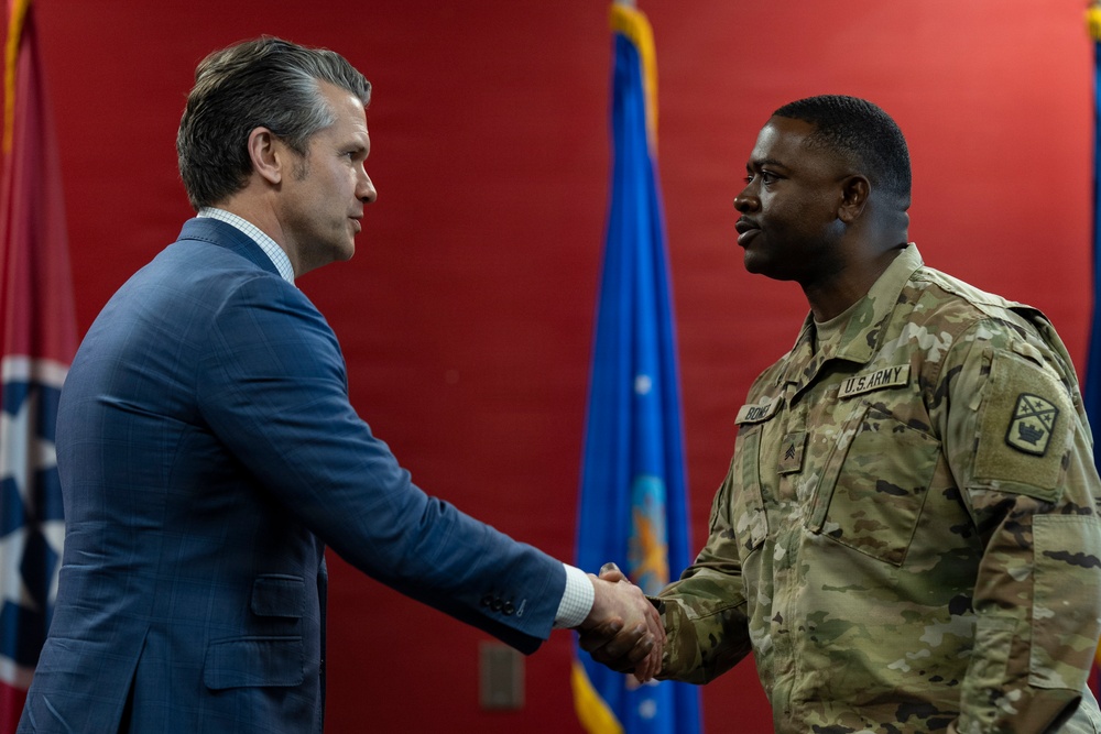 POTUS, SW Participate in Memphis Making America Safe Again Roundtable, SW Meets with Air Guard Troops