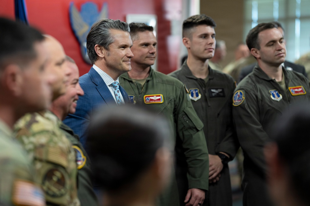 POTUS, SW Participate in Memphis Making America Safe Again Roundtable, SW Meets with Air Guard Troops
