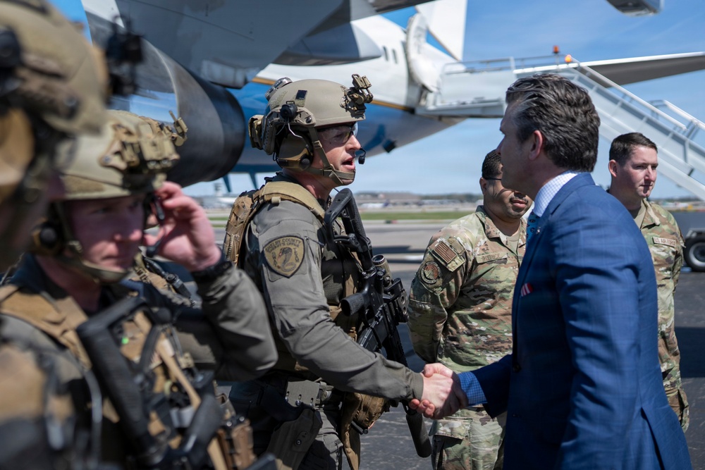 POTUS, SW Participate in Memphis Making America Safe Again Roundtable, SW Meets with Air Guard Troops