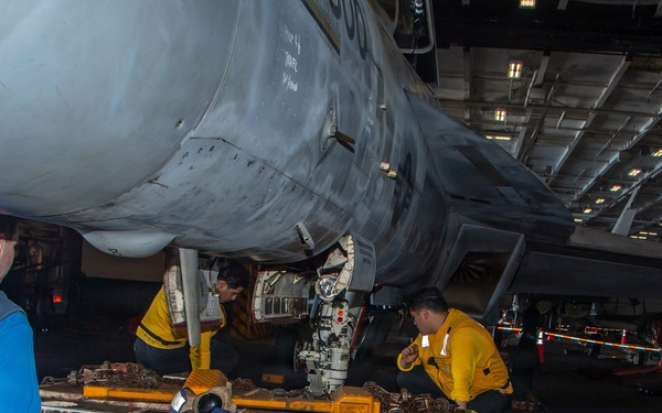 Nimitz Sailors Move Aircraft