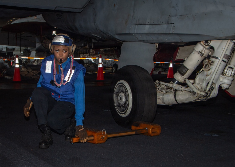 Nimitz Sailors Move Aircraft