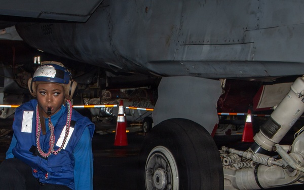 Nimitz Sailors Move Aircraft