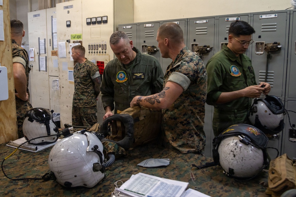 Deputy Commandant for Aviation Lt. Gen. Swan flies MV-22B Osprey