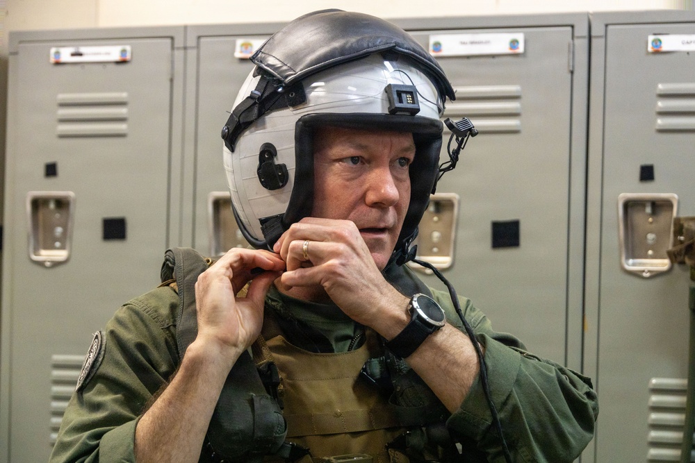 Deputy Commandant for Aviation Lt. Gen. Swan flies MV-22B Osprey