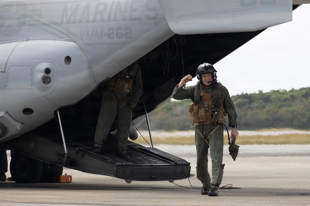 Deputy Commandant for Aviation Lt. Gen. Swan flies MV-22B Osprey