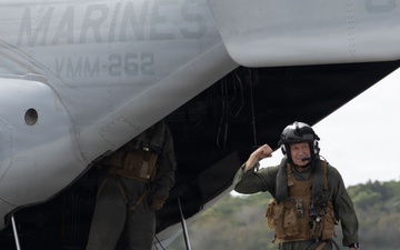 Deputy Commandant for Aviation Lt. Gen. Swan flies MV-22B Osprey