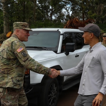 Governor, Adjutant General and state officials evaluate Waialua flood recovery